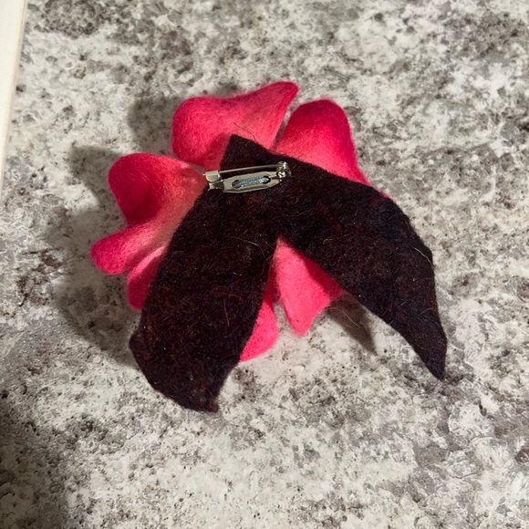 Handmade Pink Felt Flower Brooch/Pin - Picture 3 of 4